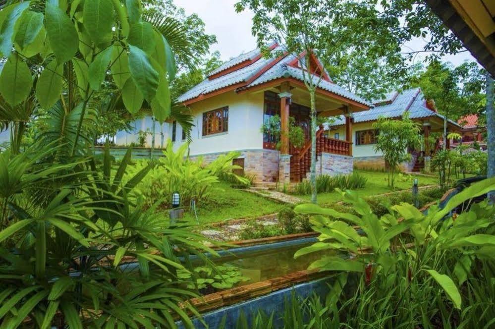 Hotel Mont Goei Pai Extérieur photo